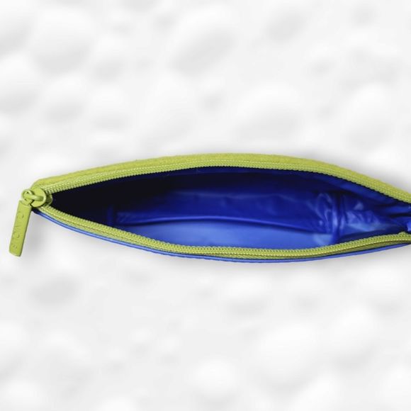 Clinique Bundle of Blush, and Lip Colors - Picture 13 of 14